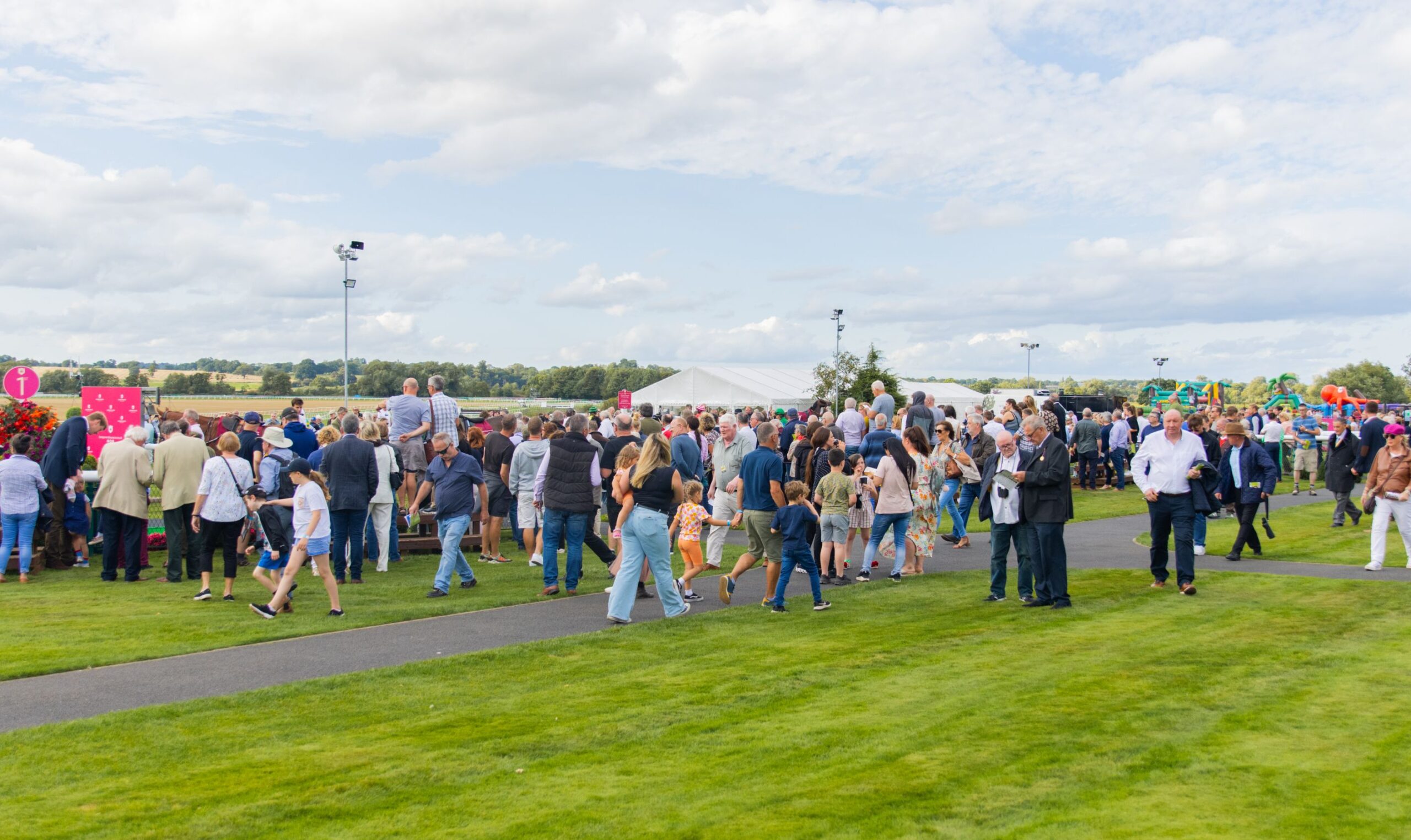 Simply Red Maintains Impressive Form at Family Fun Evening thumbnail image